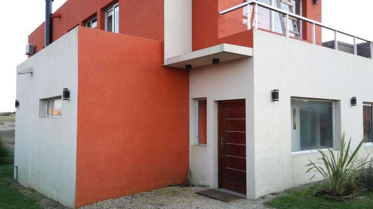 4 bedrooms House in Mar del Plata, Argentina No. 95380