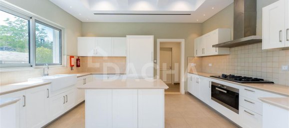 5 bedrooms Villa in Dubai, UAE No. 27998 3