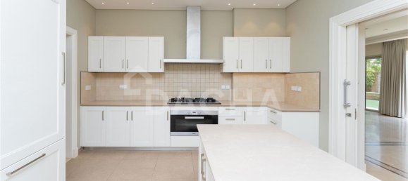 5 bedrooms Villa in Dubai, UAE No. 27998 4