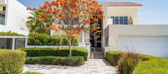 5 bedrooms Villa in Dubai, UAE No. 27998 2