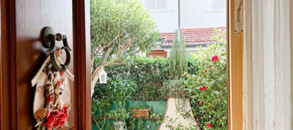 Villa de 11 dormitorios en Viareggio, Italy No. 334863 28