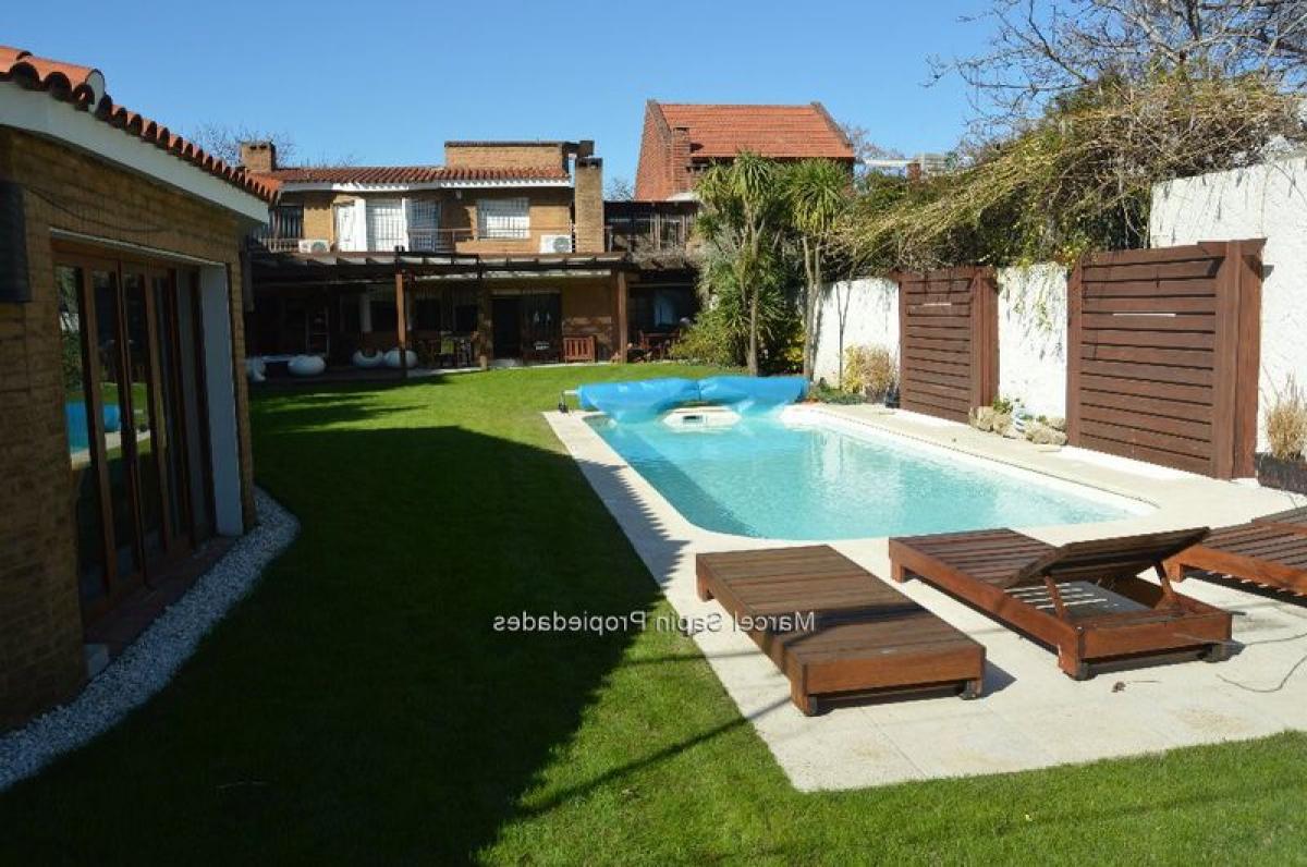 4 bedrooms House in Montevideo, Uruguay No. 12288