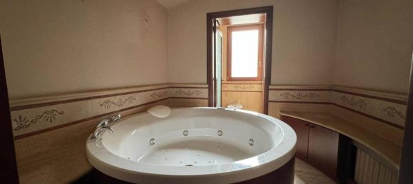 7-Zimmer Wohnung in Taranto, Italy, Nr. 29663 6