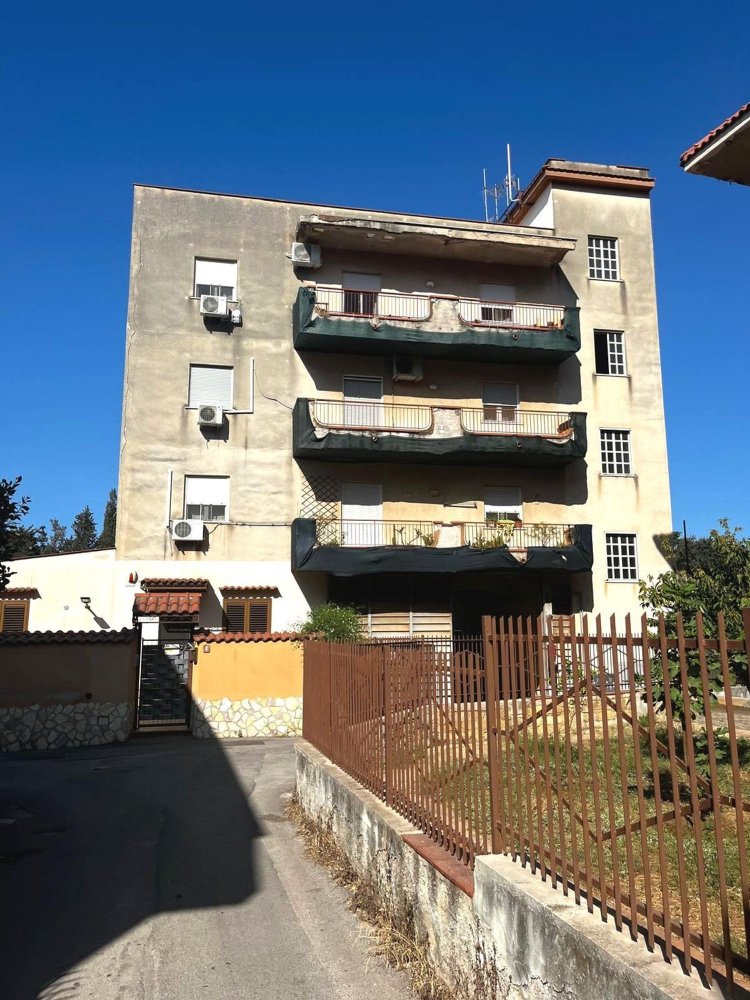 5 rooms Apartment in Palermo, Italy No. 46618