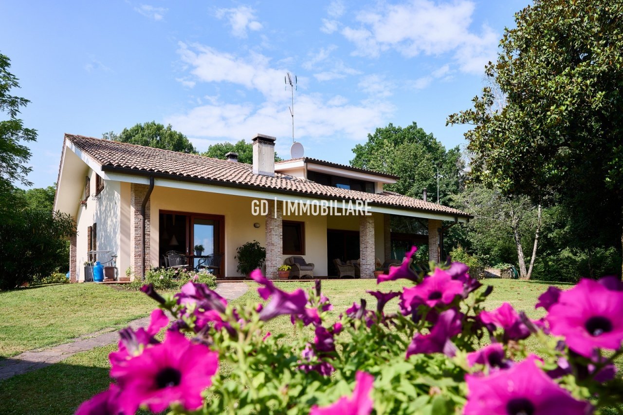 4 bedrooms Villa in Montebelluna, Italy No. 370632