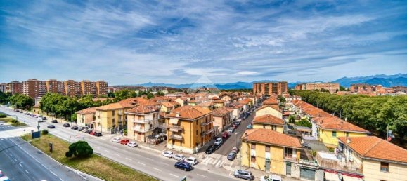 3 bedrooms Apartment in Turin, Italy No. 343436 7