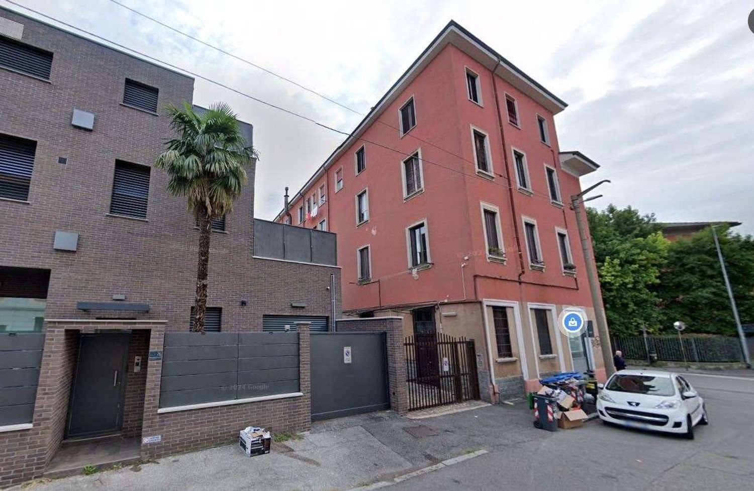 Apartamento de 3 habitaciónes en Monza, Italy No. 182392