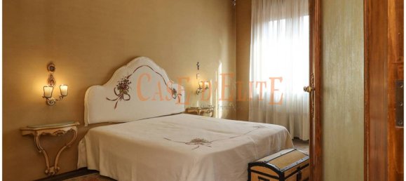 5 bedrooms Villa in Alpignano, Italy No. 370639 9