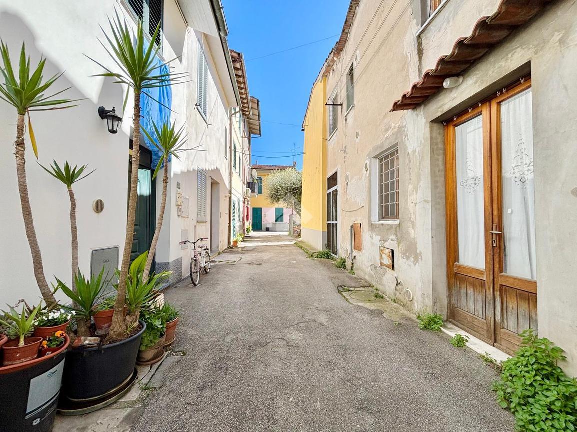 Casa de 2 divisões em Prato, Italy N.º 78734