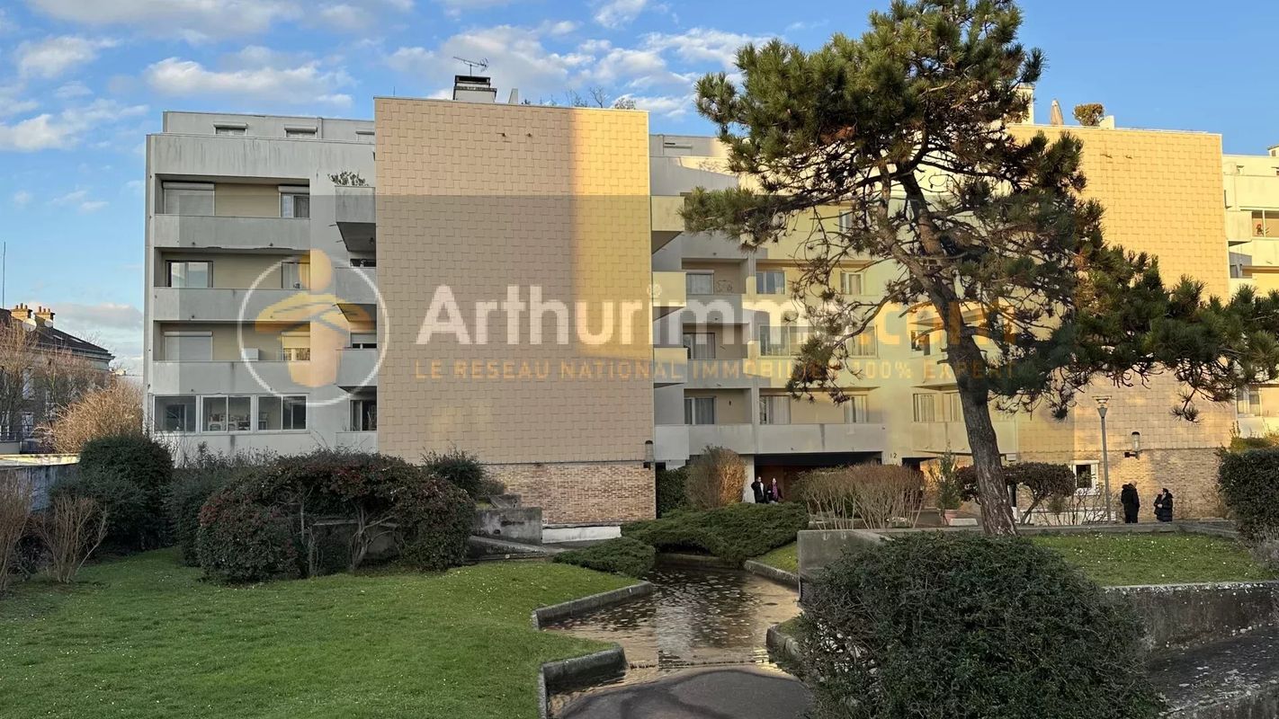 2 bedrooms Apartment in Bondy, France No. 167647