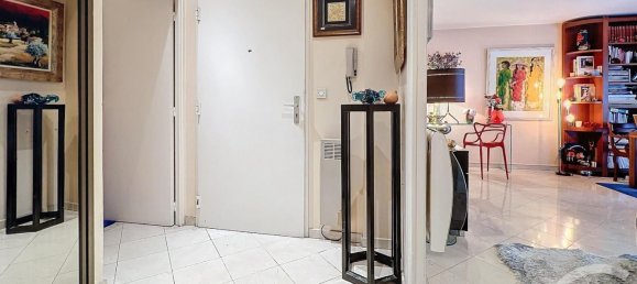 2 bedrooms Apartment in Paris, France No. 165438 3