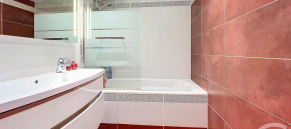 2 bedrooms Apartment in Paris, France No. 165438 5