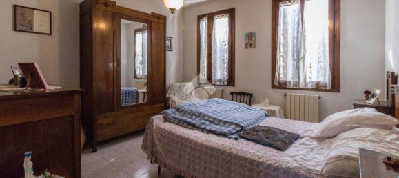 2 bedrooms House in Carpi, Italy No. 151349 12