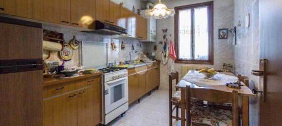 2 bedrooms House in Carpi, Italy No. 151349 7