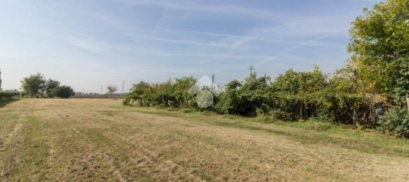 2 bedrooms House in Carpi, Italy No. 151349 4