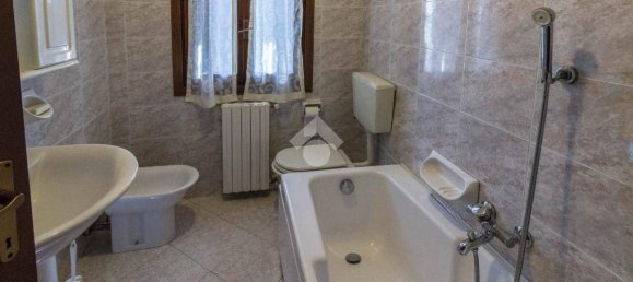 2 bedrooms House in Carpi, Italy No. 151349 13