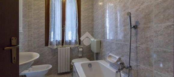 2 bedrooms House in Carpi, Italy No. 151349 9