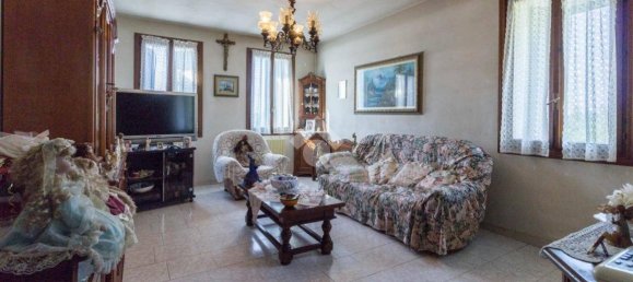 2 bedrooms House in Carpi, Italy No. 151349 5