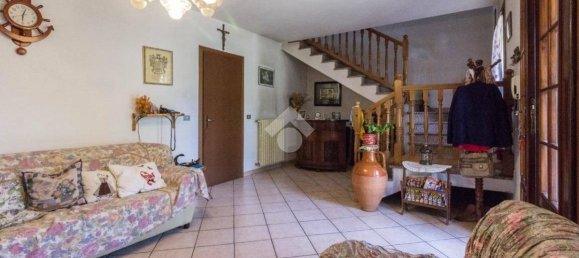 2 bedrooms House in Carpi, Italy No. 151349 2