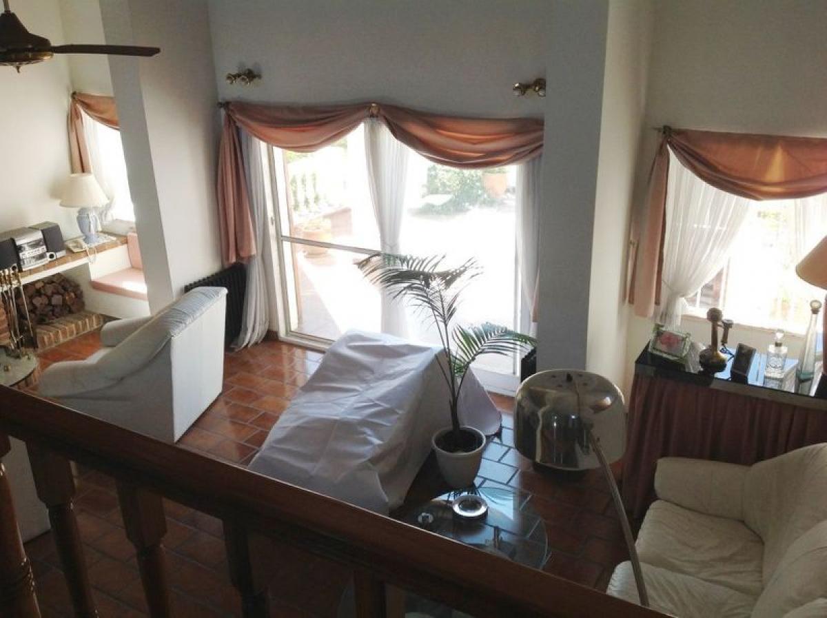 3 bedrooms House in Marcos Paz, Argentina No. 2349