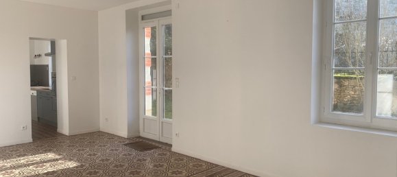 3 bedrooms House in Charge, France No. 39231 4