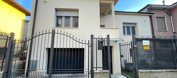 Apartamento de 4 habitaciónes en Lodi, Italy No. 28810 30