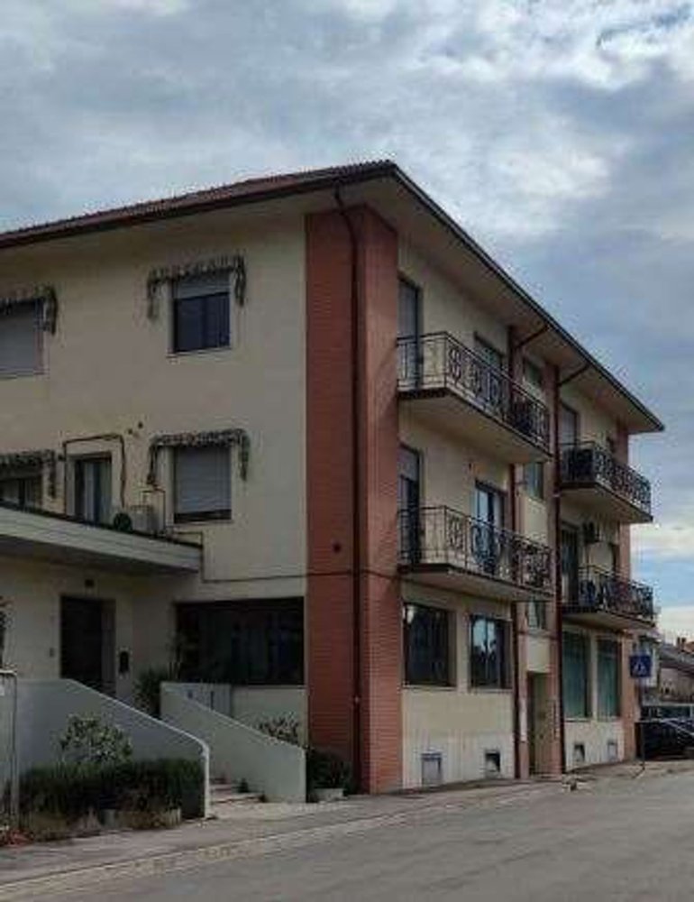 135m² Office in Civitanova Marche, Italy No. 257598