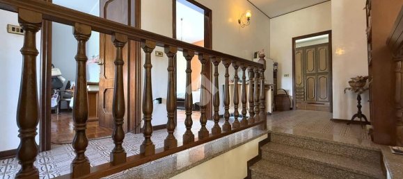 5 bedrooms Villa in San Martino di Lupari, Italy No. 307221 10