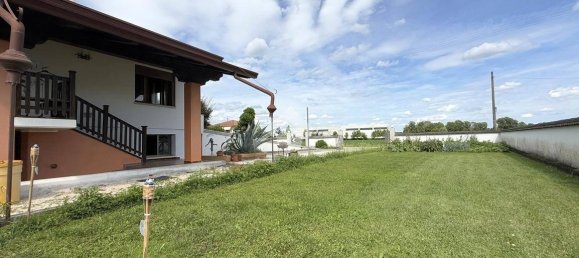 5 bedrooms Villa in San Martino di Lupari, Italy No. 307221 4