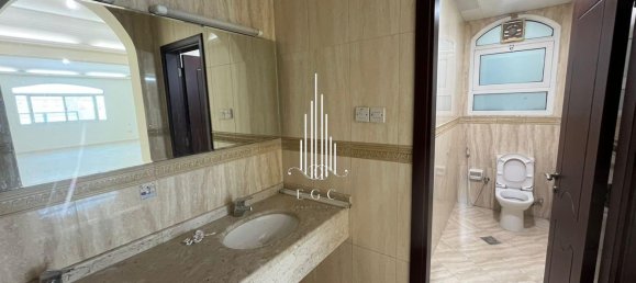 5 bedrooms Villa in Shakhbout City, UAE No. 45313 11