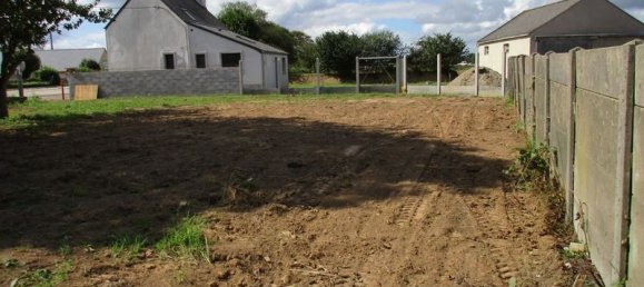 550m² Land in Guiclan, France No. 97072 7