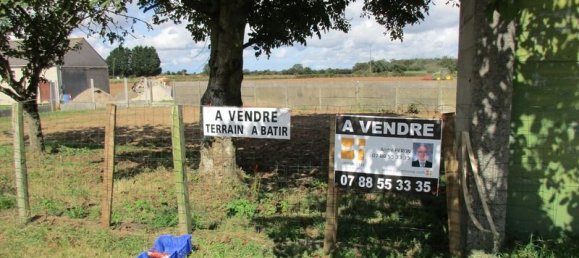 550m² Land in Guiclan, France No. 97072 10