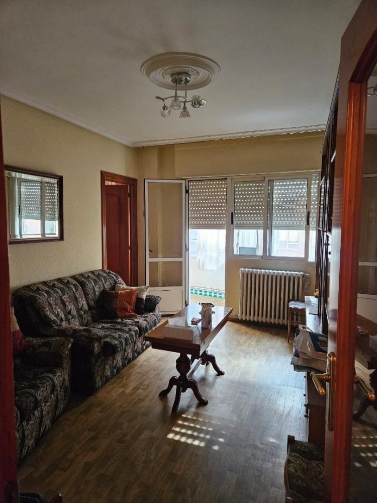 3 bedrooms Apartment in Valladolid, Spain No. 210390