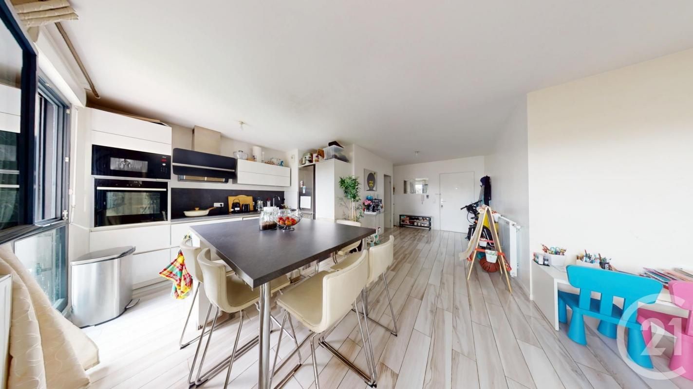 Apartamento de 3 dormitorios en Aubervilliers, France No. 291994