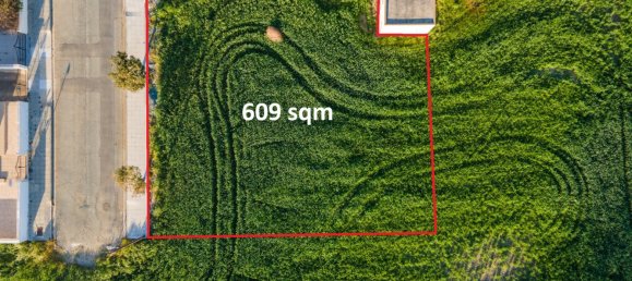 609 m² terreno en venta en Pervolia, Larnaka, Cyprus № 181184 2