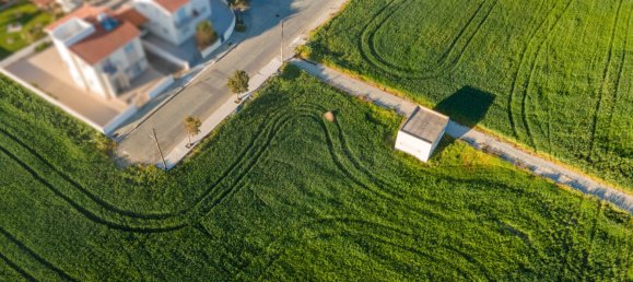 609 m² terreno en venta en Pervolia, Larnaka, Cyprus № 181184 5