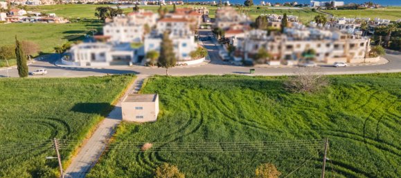 609 m² terreno en venta en Pervolia, Larnaka, Cyprus № 181184 3
