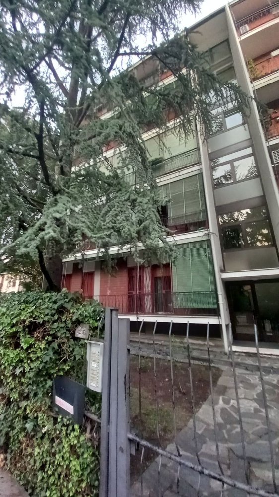 Квартира с 4 комнатами в Брешиа, Италия № 4695