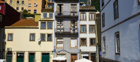 300m² Building in Porto, Portugal No. 143461 2