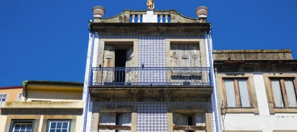 300m² Building in Porto, Portugal No. 143461 3