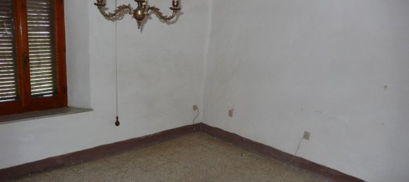 6 rooms House in Abbadia San Salvatore, Italy No. 17983 8