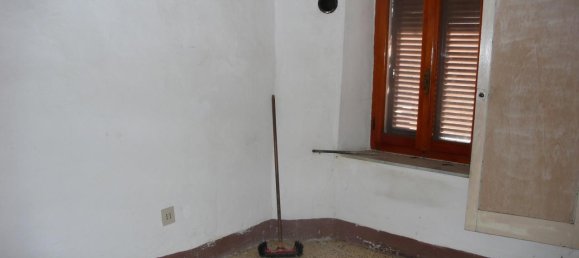 6 rooms House in Abbadia San Salvatore, Italy No. 17983 7