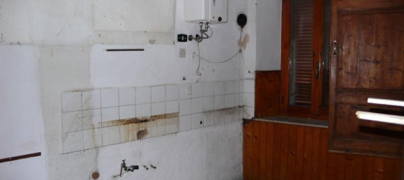 6 rooms House in Abbadia San Salvatore, Italy No. 17983 4