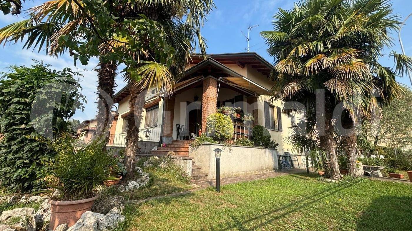 Вилла с 3 спальнями в Альбайрате, Италия № 310251