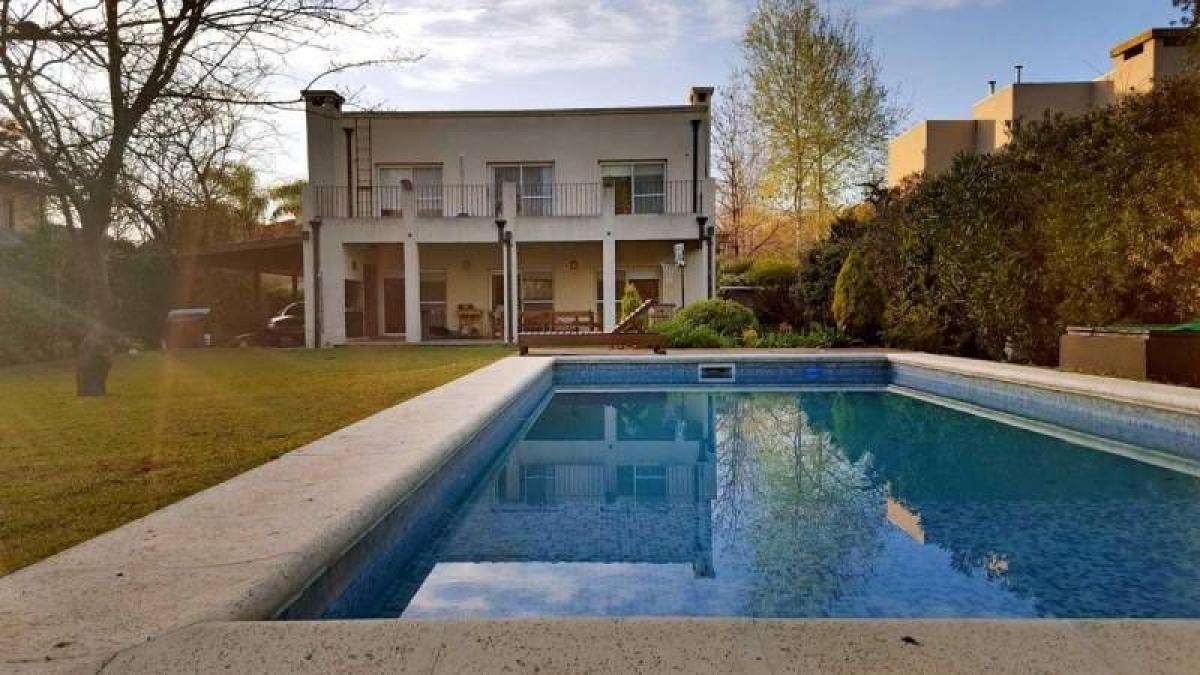 Дом с 3 спальнями в Пилар, Аргентина № 3170