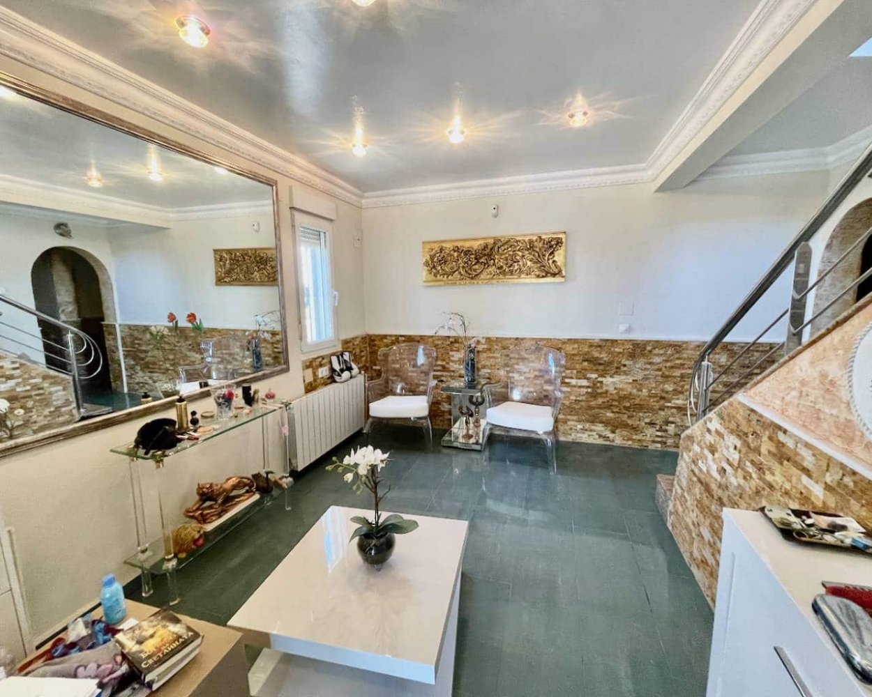 Casa de 6 dormitorios en Guardamar del Segura, Spain No. 199012