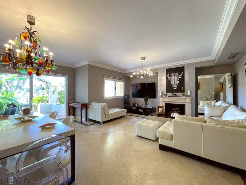 5 bedrooms Townhouse in Marbella, Spain No. 129865