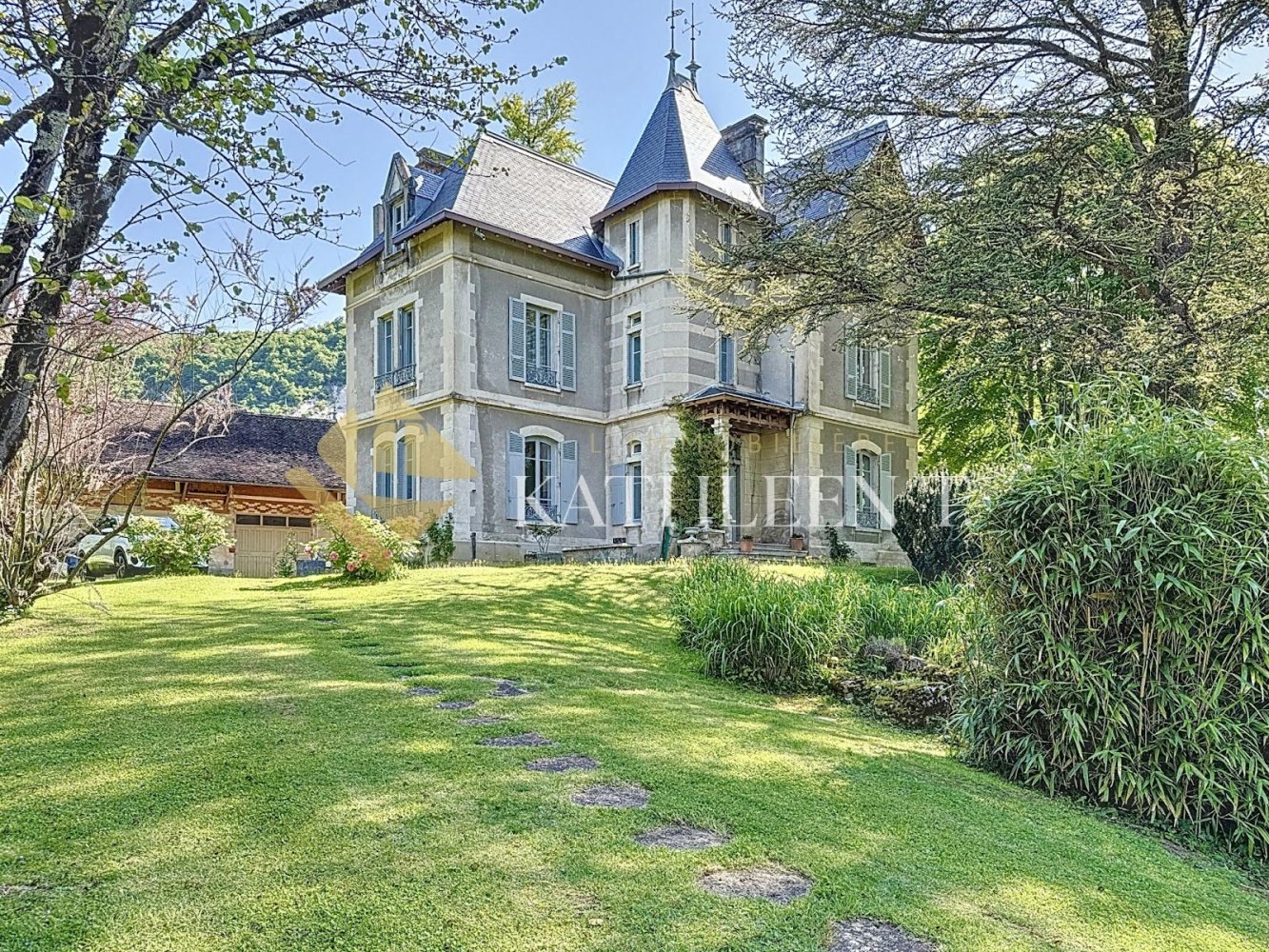 6 bedrooms Land in Bourgoin-Jallieu, France No. 308054