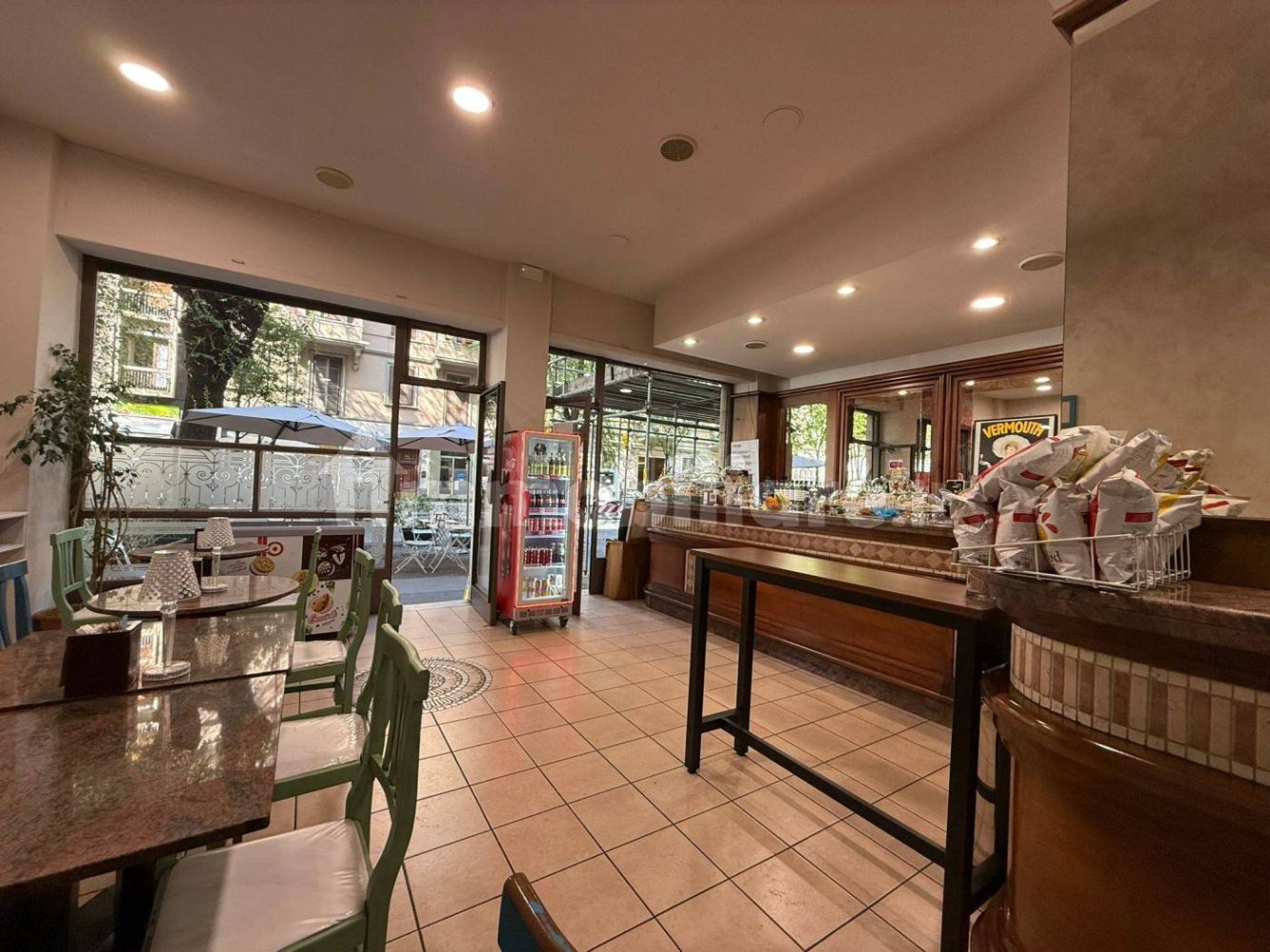 3 rooms Commercial property in Turin, Italy No. 291399