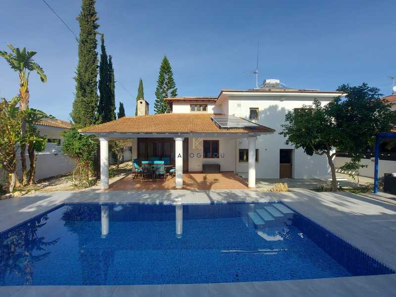 Propiedad comercial de 5 dormitorios en Aradippou, Cyprus No. 136453